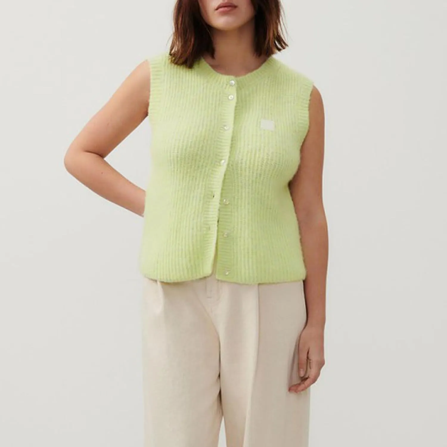Women Y2k Knitted Sweater Vest Sleeveelss Button Down Round Neck Ribbed Knit Tank Top Cardigan Vest Streetwear